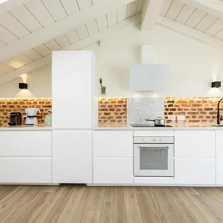 *villa Olivo*with Private Terrace & Jacuzzi + 3bedrooms Hébergement de vacances Milan